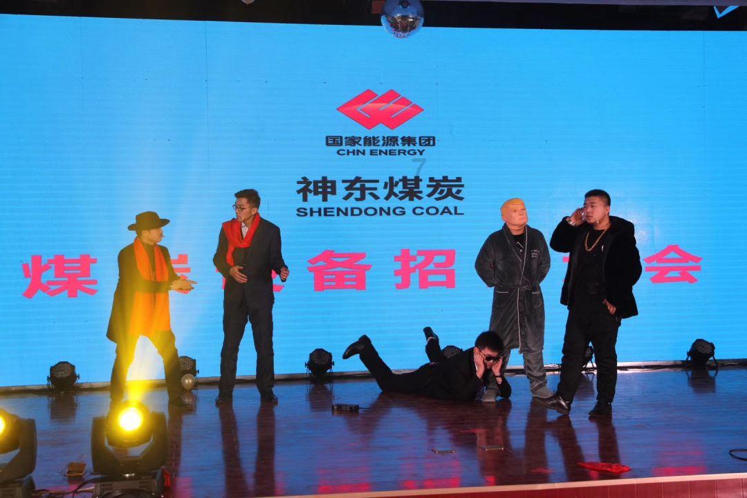 救援摄影师男孩